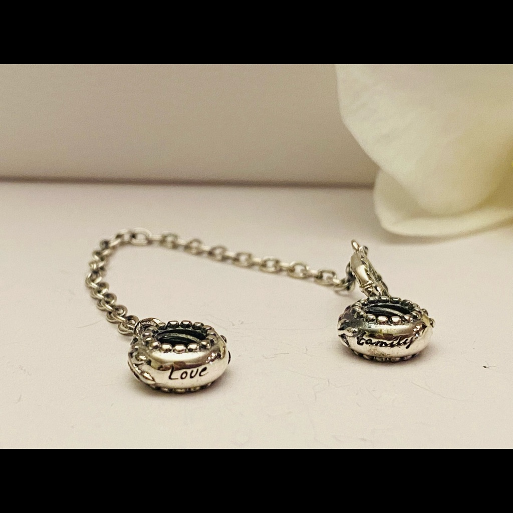 Pandora Love Family Safety Chain